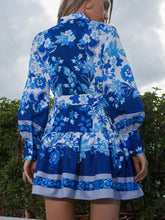 Robe bohème à manches bouffantes et ceinture à demi-boutons